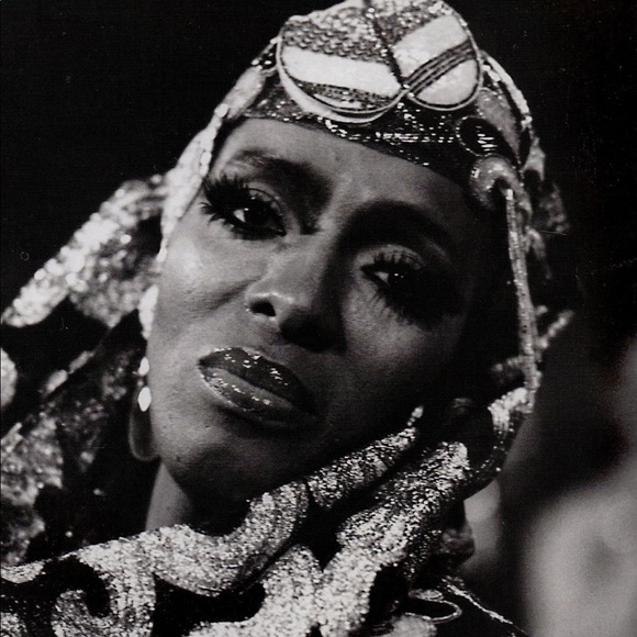 Meet your Posher, Jaye - Picture 6 of 8